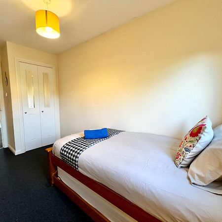 Stylish Modern Flat With Juliet Balcony & Parking Glasgow Exterior foto