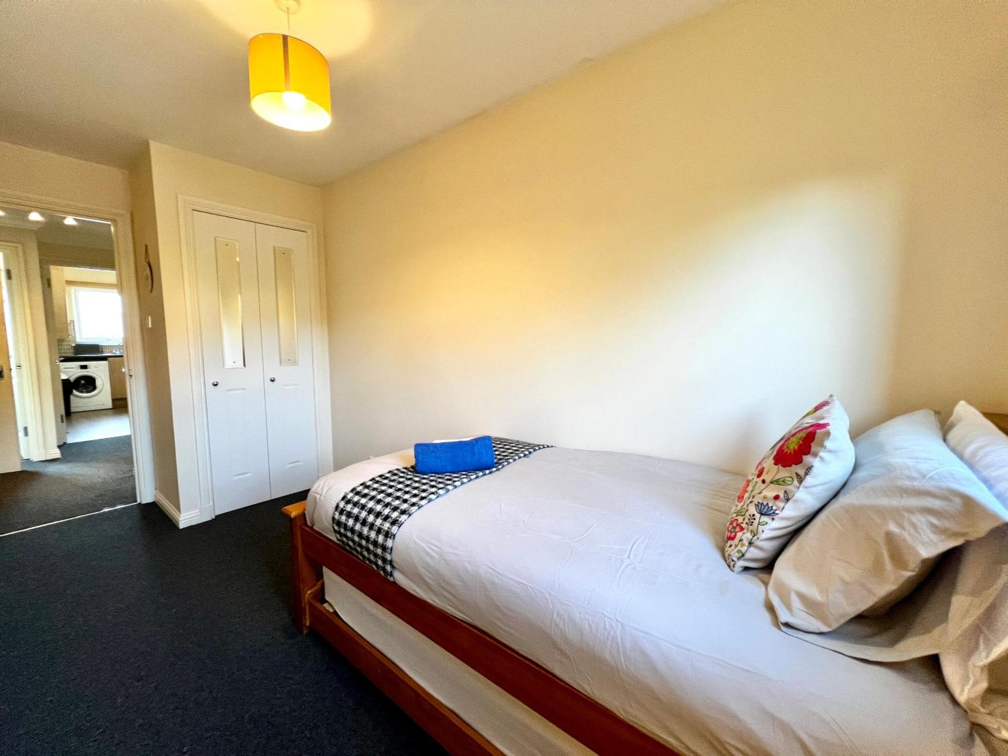 Stylish Modern Flat With Juliet Balcony & Parking Glasgow Exterior foto