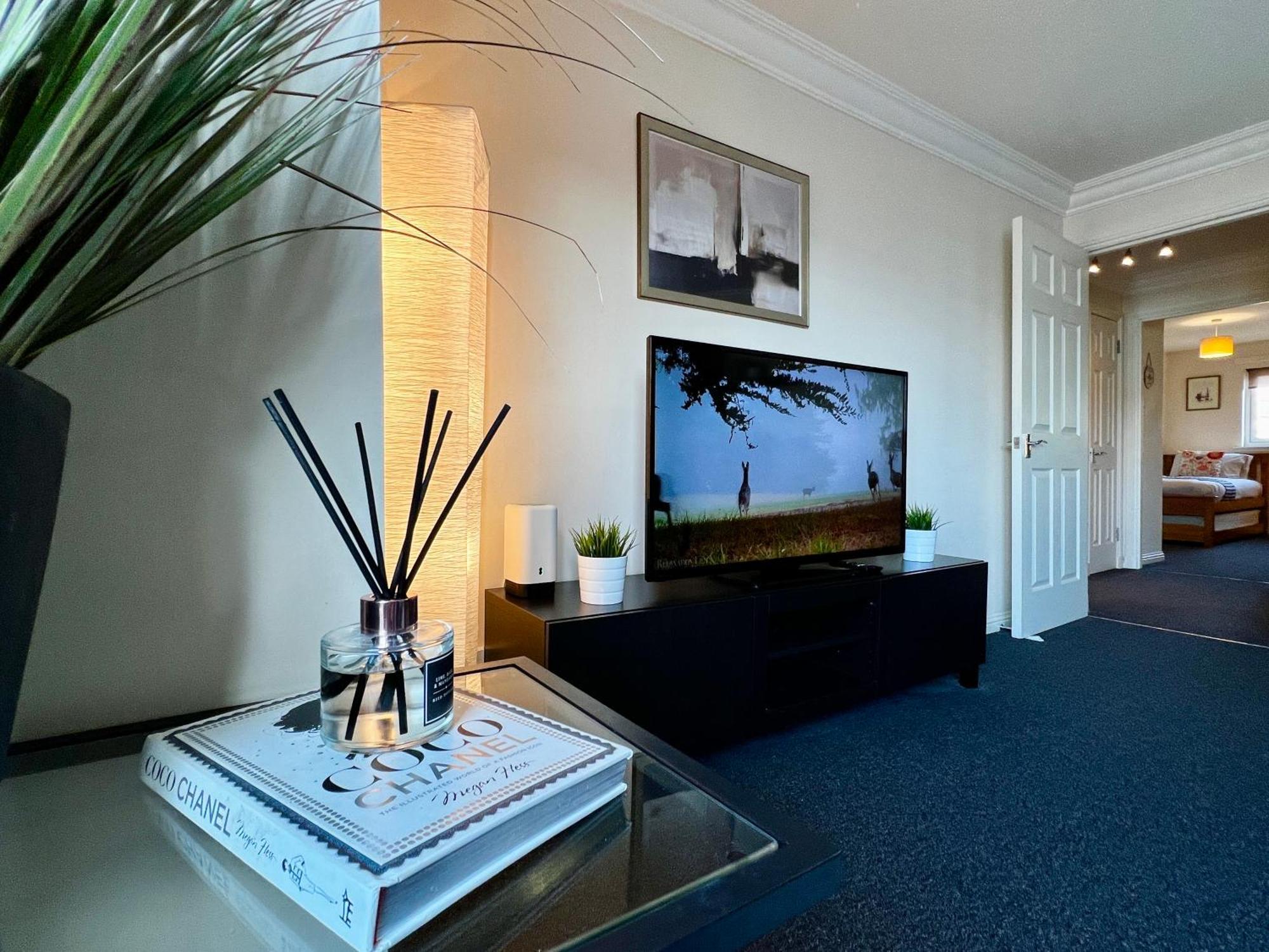 Stylish Modern Flat With Juliet Balcony & Parking Glasgow Exterior foto