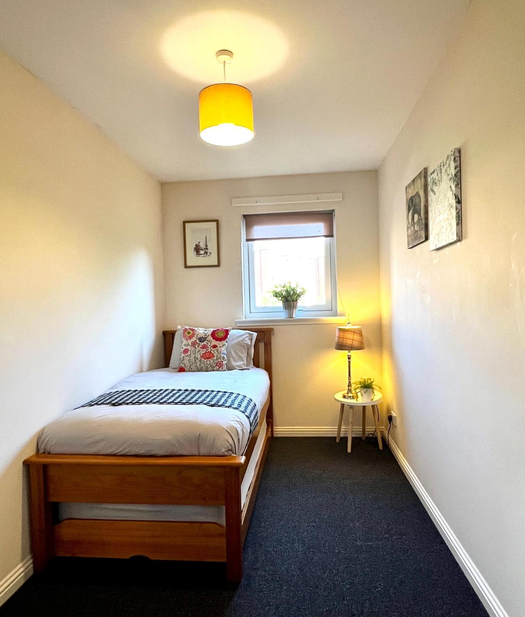 Stylish Modern Flat With Juliet Balcony & Parking Glasgow Exterior foto